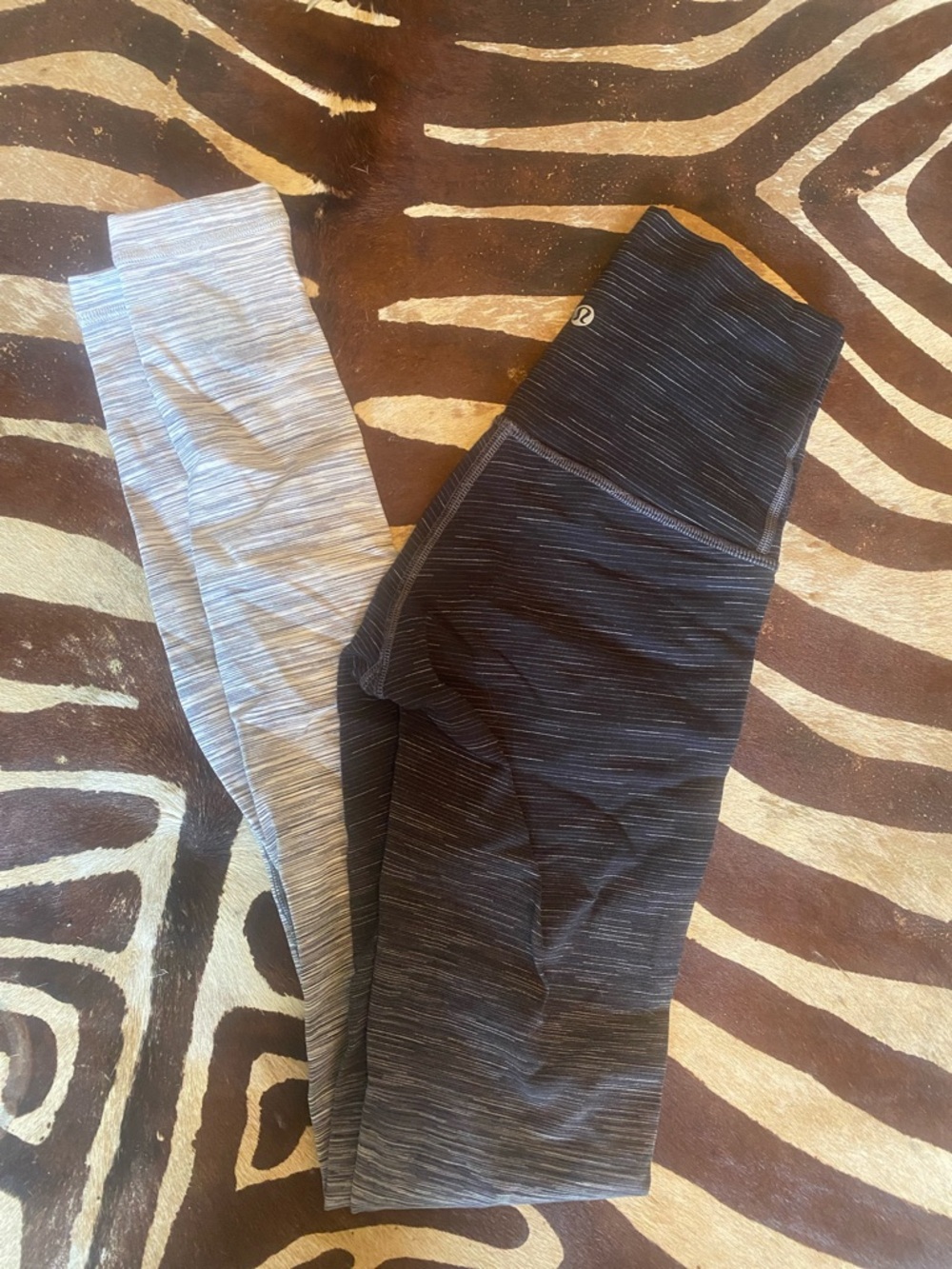 Lululemon ladies ' Black and Light Gray Athletic Leggings long